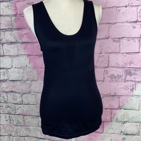 NUX Tops - Nux yoga black compression tank top M workout